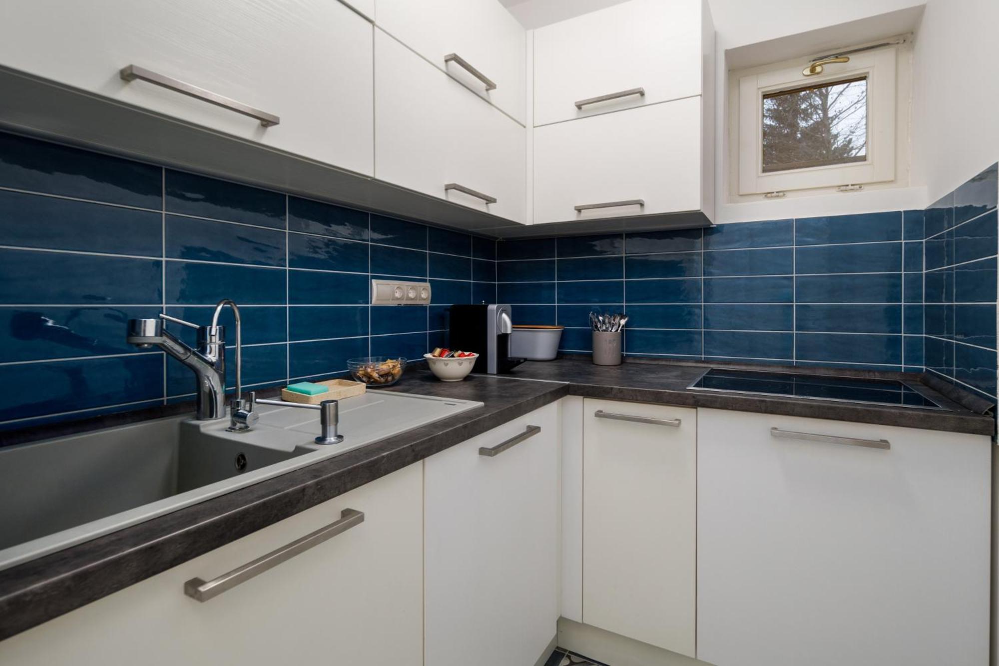 Uhu 750 M2 - * Budapeszt