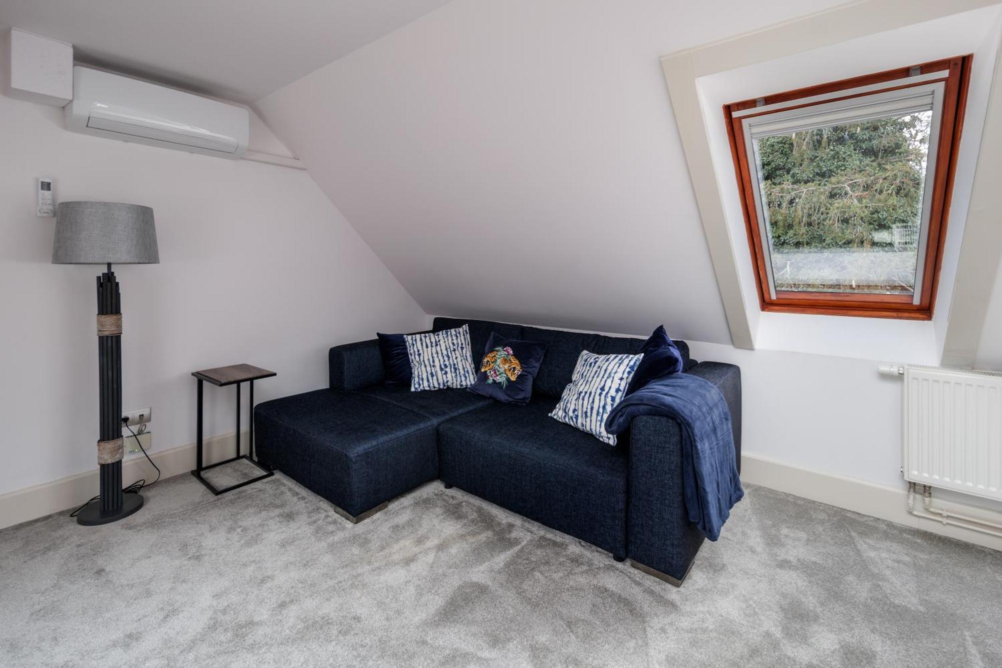 Uhu 750 M2 - * Budapeszt